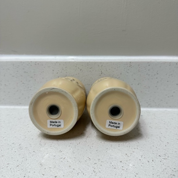 Skyrim Design Isabella Salt and Pepper Set - Picture 2 of 3